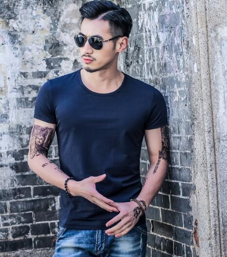 Urban-Essential Performance-Tee with Deep-Ribbed Frame & Sculptural Hem