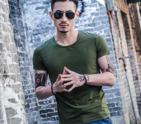 Urban-Essential Performance-Tee with Deep-Ribbed Frame & Sculptural Hem