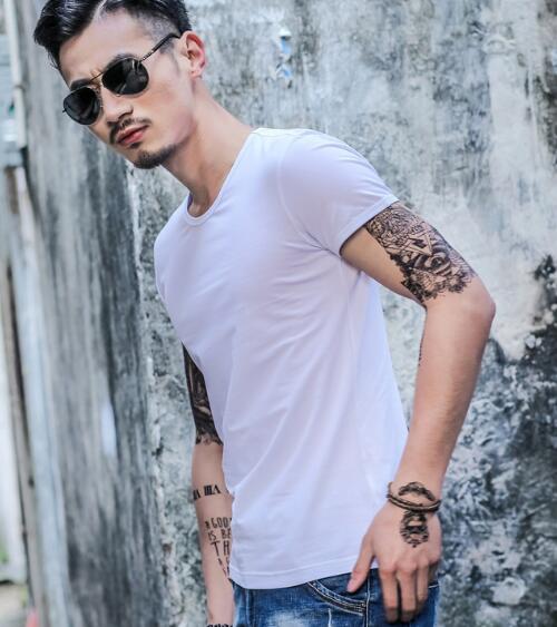 Urban-Essential Performance-Tee with Deep-Ribbed Frame & Sculptural Hem