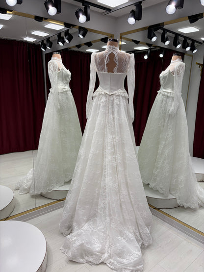 Boventi Seraphina Lace Gown #1100