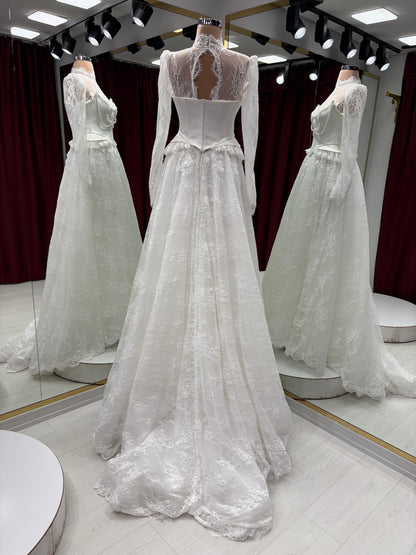 Boventi Seraphina Lace Gown #1100
