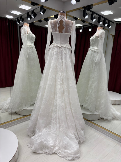 Boventi Seraphina Lace Gown #1100